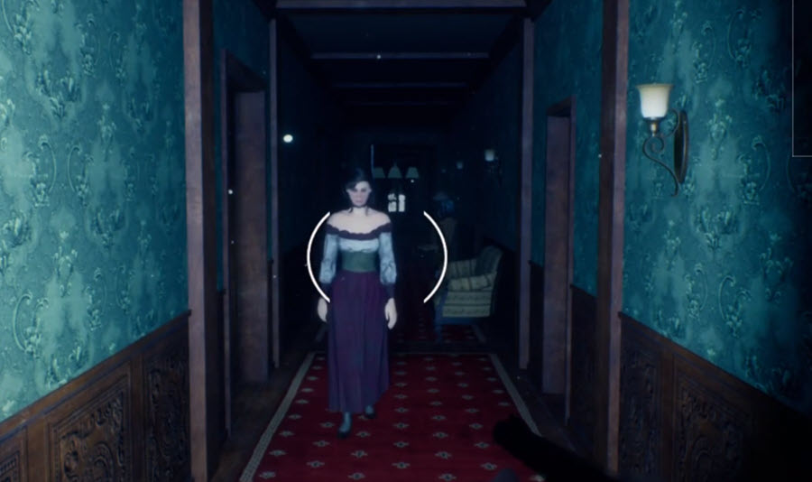 Загадочная девушка в коридоре