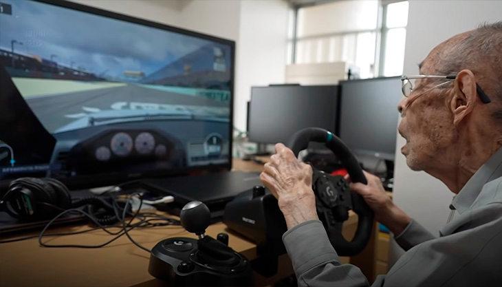 93-летний фанат Forza Motorsport 7 покоряет Интернет